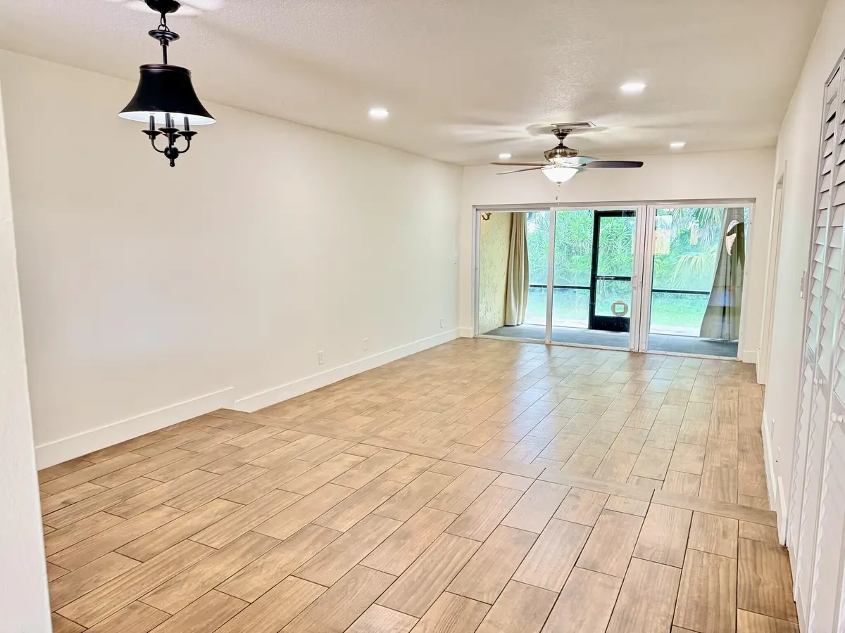 Photo 4 at 3948 NW 77TH Avenue 3948, Davie
