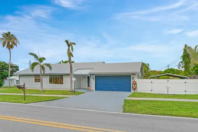 215 SW 8TH Street, Boynton Beach – Single Family Residence for sale