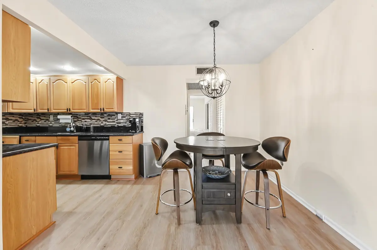 06 Dining area 01 at 4087 Newport, Deerfield Beach