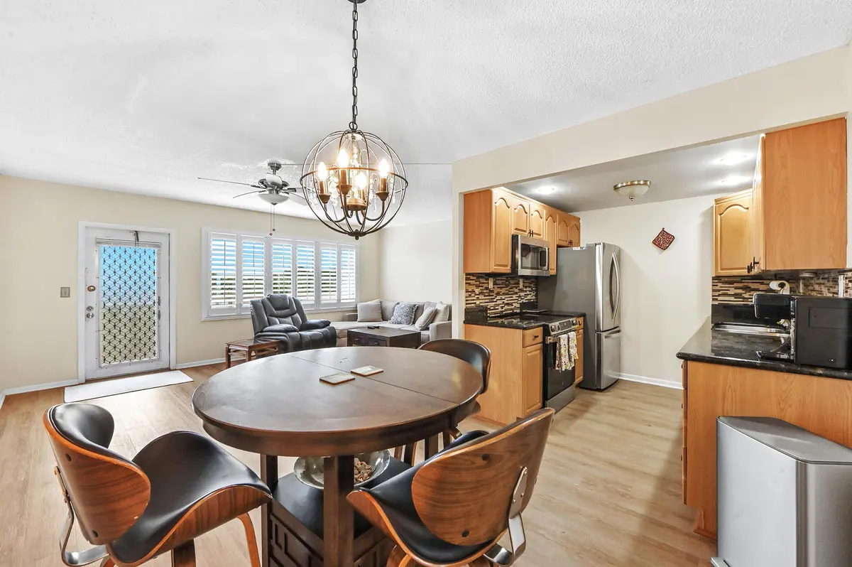 07 Dining area 02 at 4087 Newport, Deerfield Beach