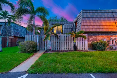 1704 FOREST LAKES Circle A, West Palm Beach – sold