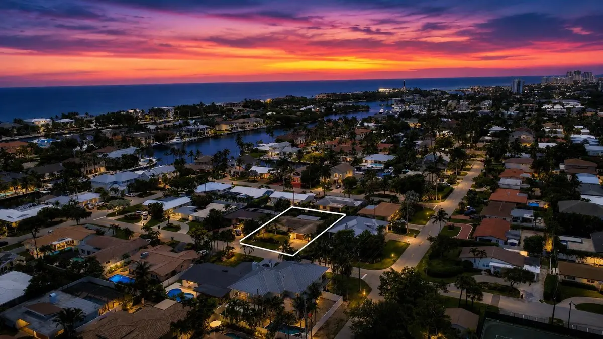2832 Donna 69 at 2832 NE 34TH Street, Lighthouse Point