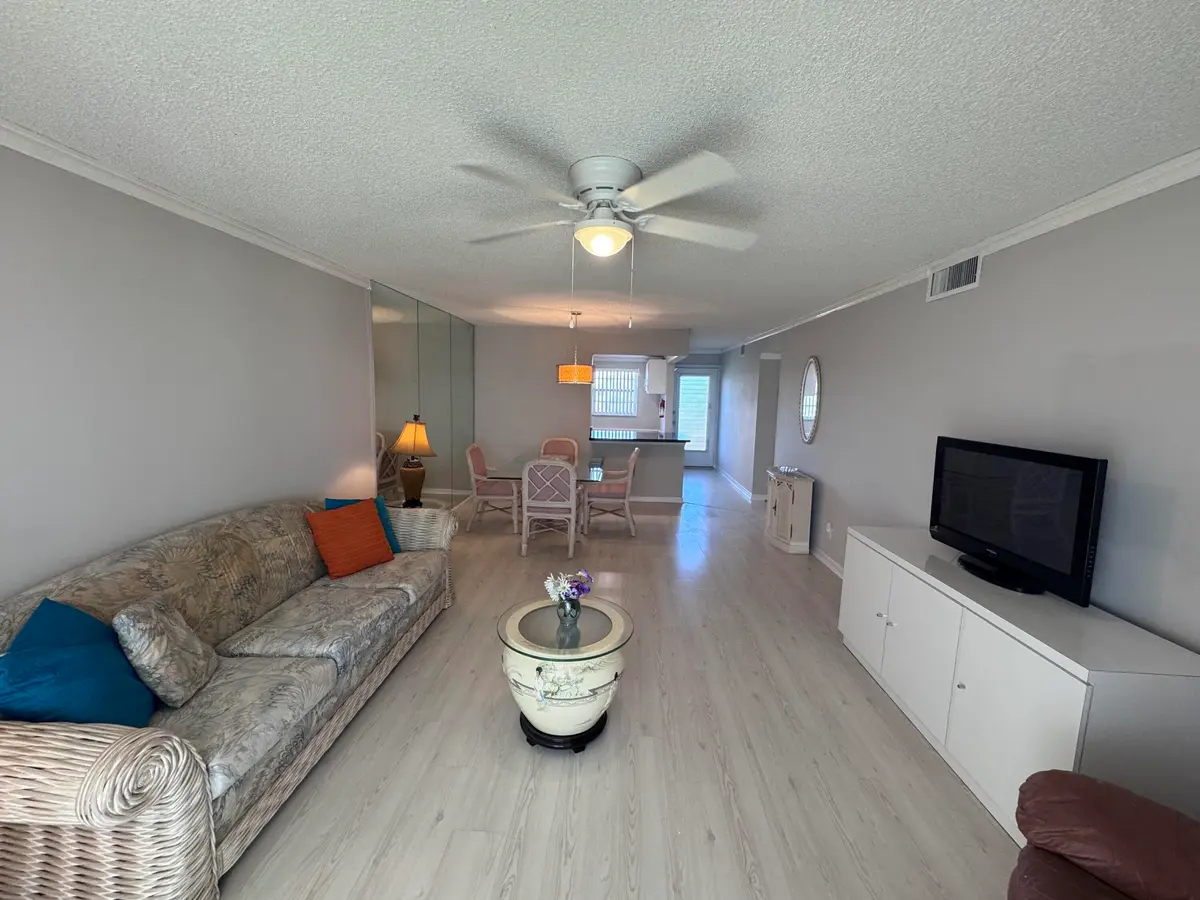 IMG_0535 at 300 NE 26th Avenue 4030, Boynton Beach