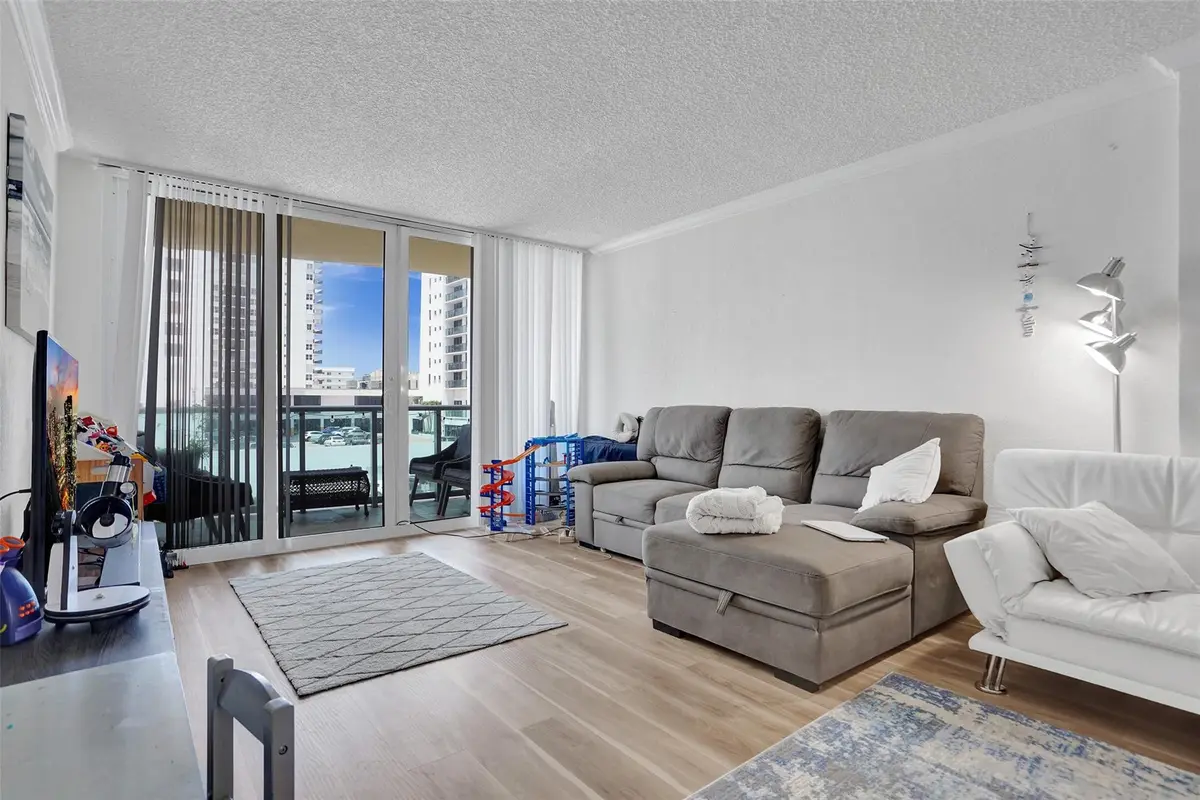 Photo 13 at 2501 S OCEAN Drive 338, Hollywood