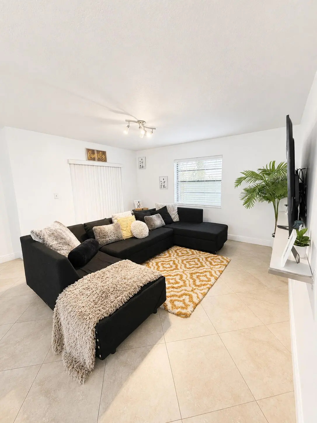 Family Room at 3391 NW 97th Terrace, Sunrise