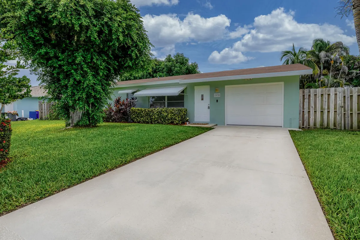 Front of house at 2038 SE Monroe Street, Stuart