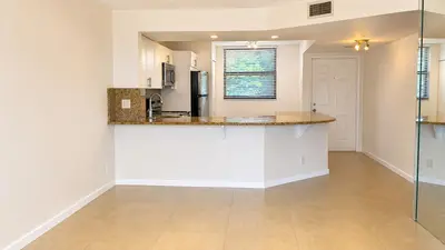 115 Lake Emerald Drive 210, Oakland Park – Condominium for sale
