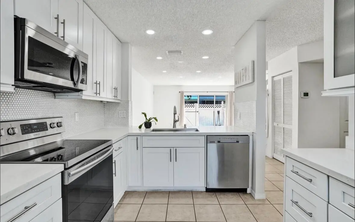 IMG_2974 (1) at 552 NW 208th Terrace, Pembroke Pines