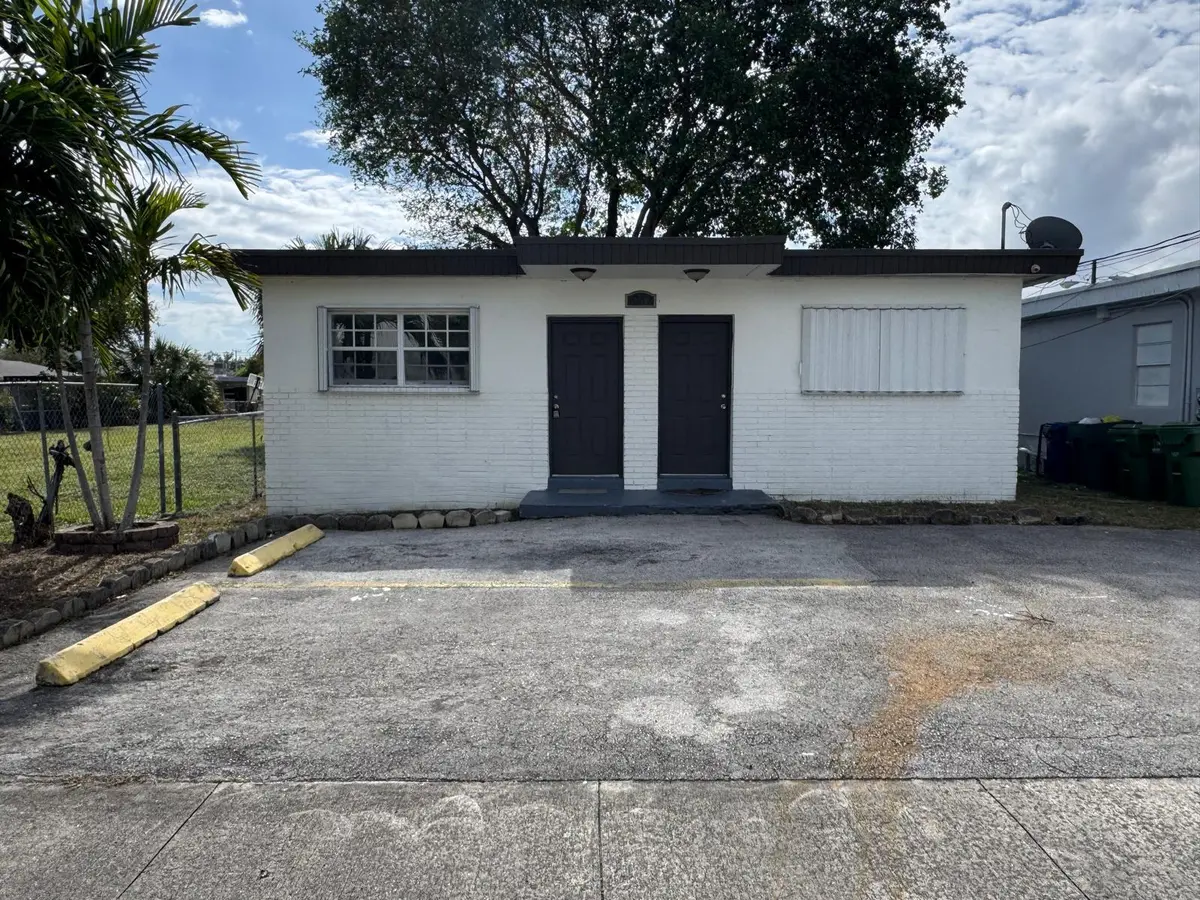 1042 Foster Road, Hallandale Beach, FL – photo 1