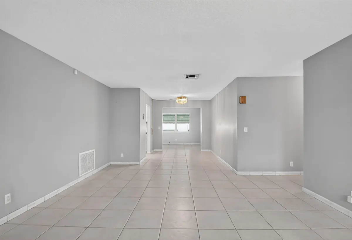 Front entrance view at 2091 SW 13th Terrace, Boynton Beach
