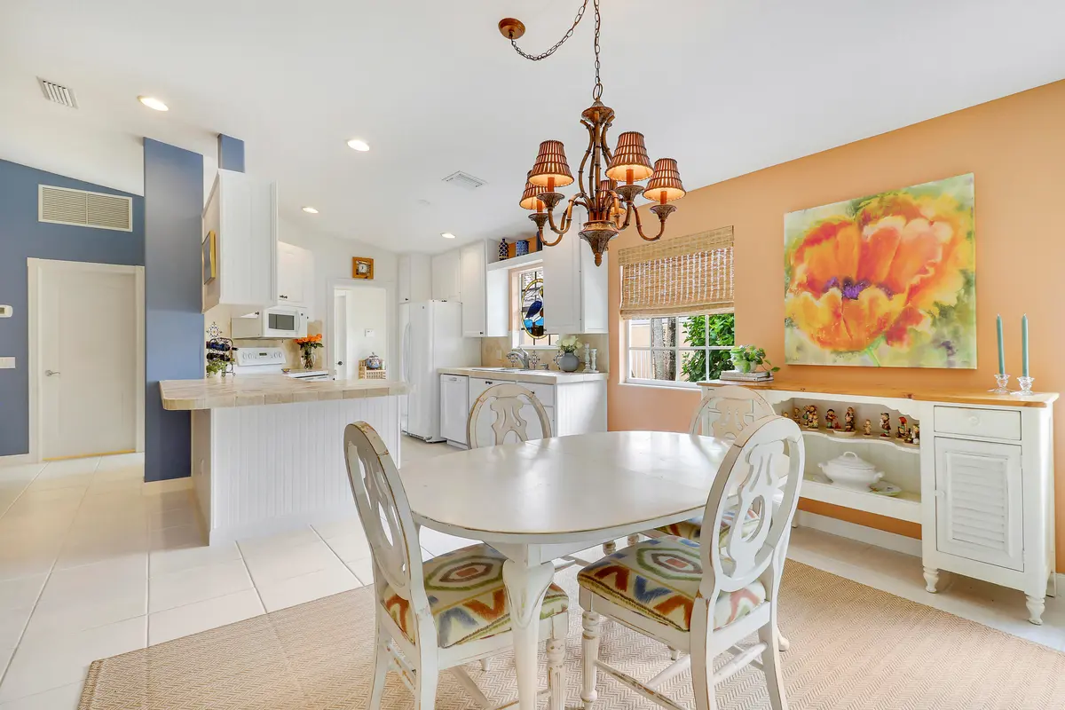 Dining at 9164 SE Hawks Nest Court, Hobe Sound