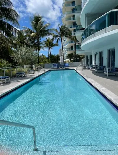 9401 Collins Avenue 402, Surfside – Condominium for rent