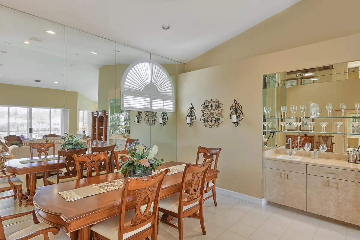 Dining at 392 Spyglass Way, Jupiter