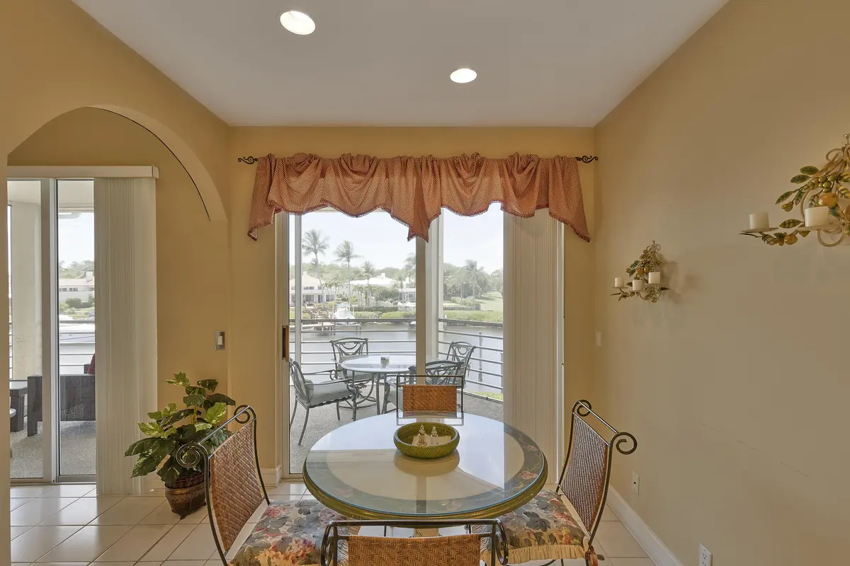 Breakfast Nook at 392 Spyglass Way, Jupiter
