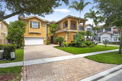 742 Cresta Circle, West Palm Beach – Single Family Residence for sale