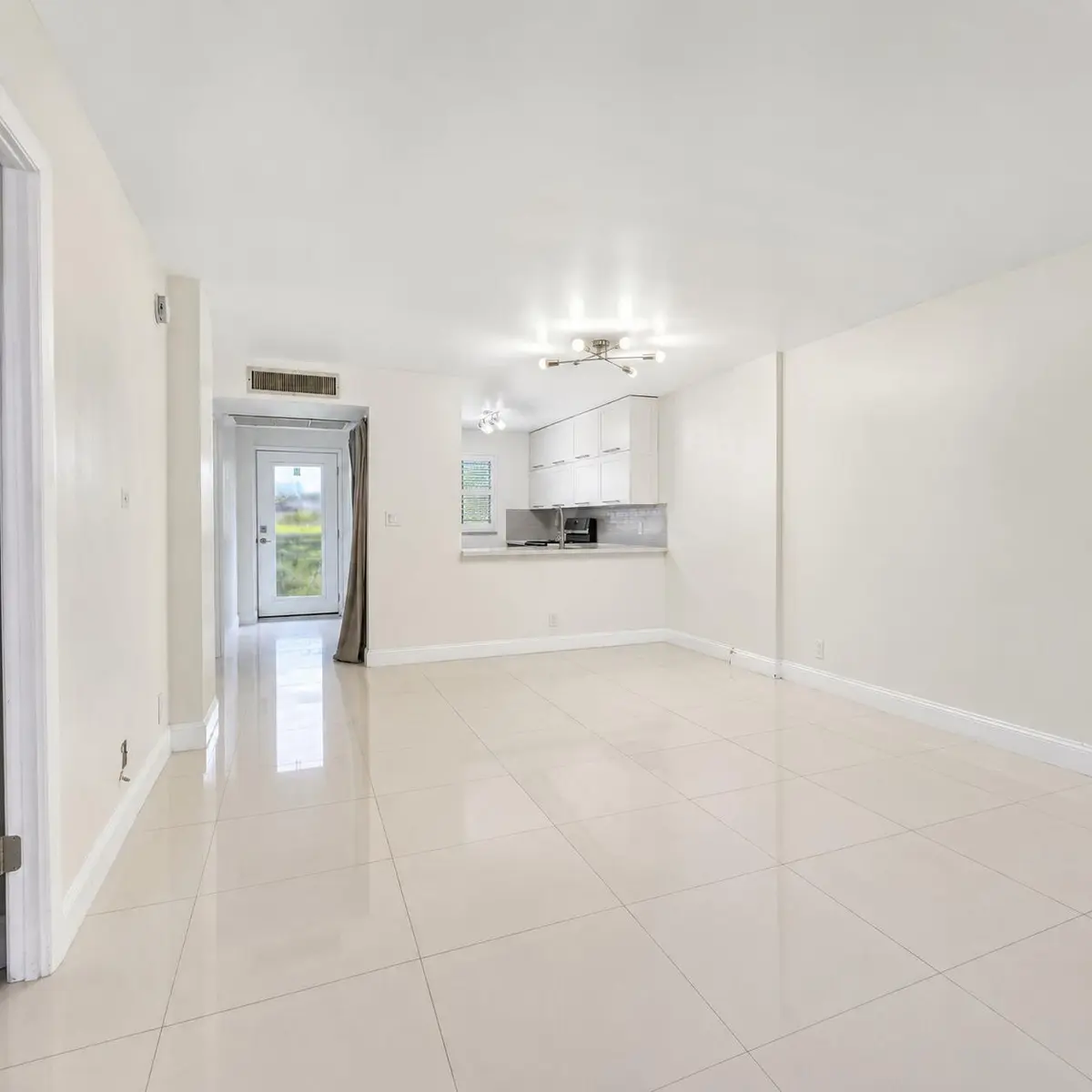 file_000000004a3881f79ad1c705a4a086b1 at 117 ROYAL PARK Drive 1H, Oakland Park