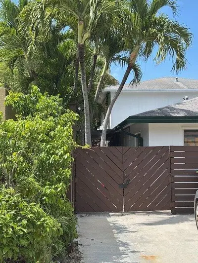 1637 NE 5TH Street 2, Fort Lauderdale – Townhouse for sale