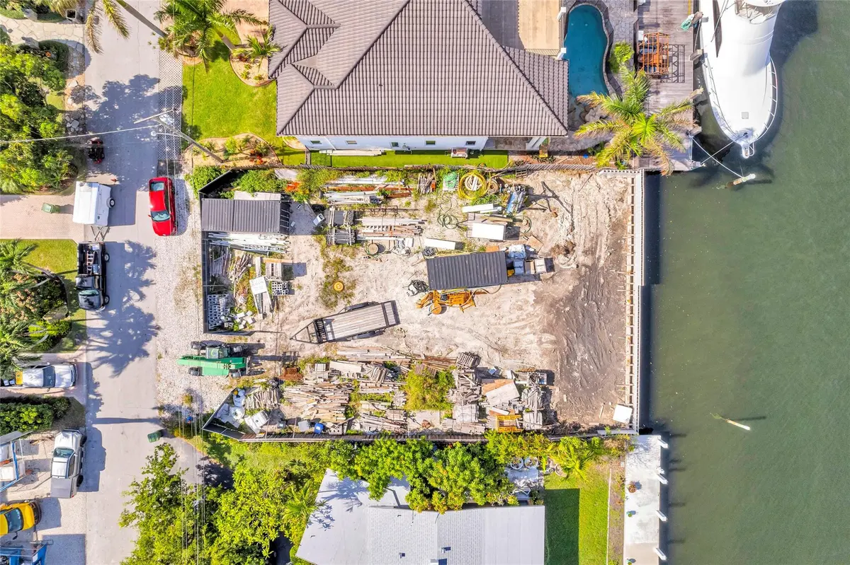 Photo 2 at 1725 SE 13TH Street, Fort Lauderdale