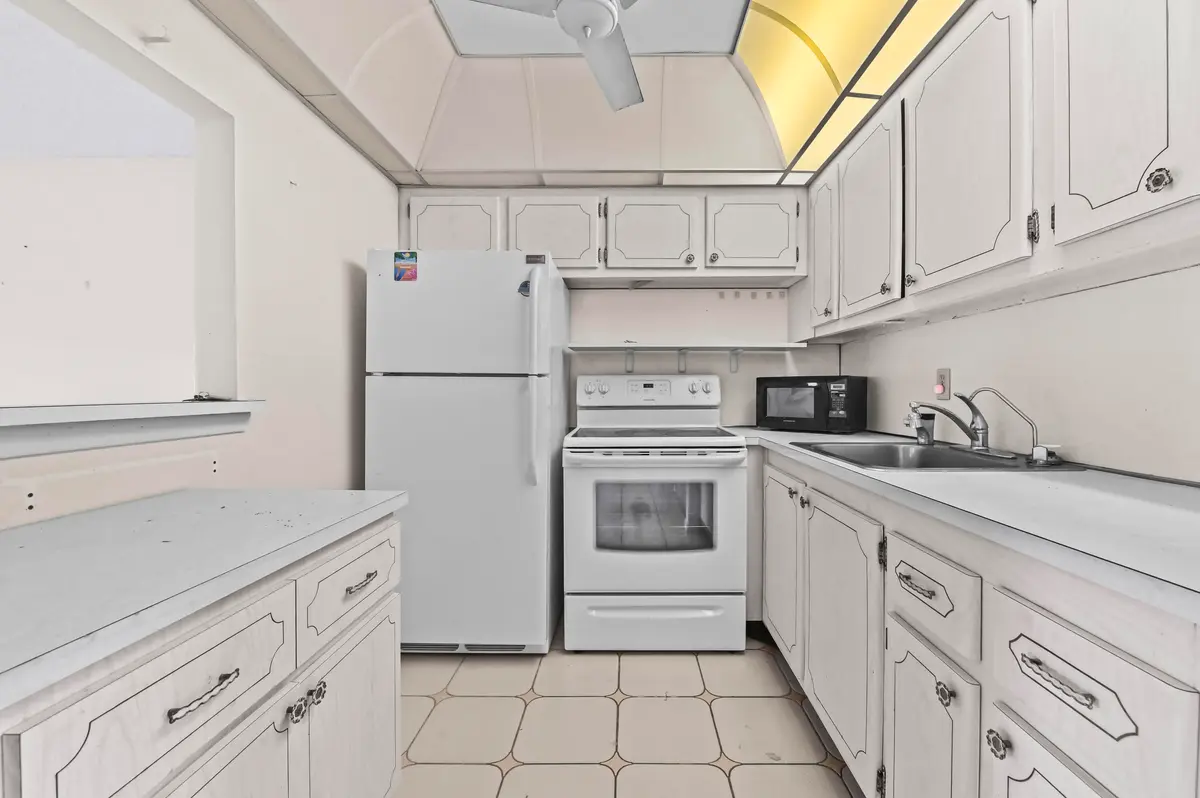 09 Kitchen 01 at 411 Durham N, Deerfield Beach