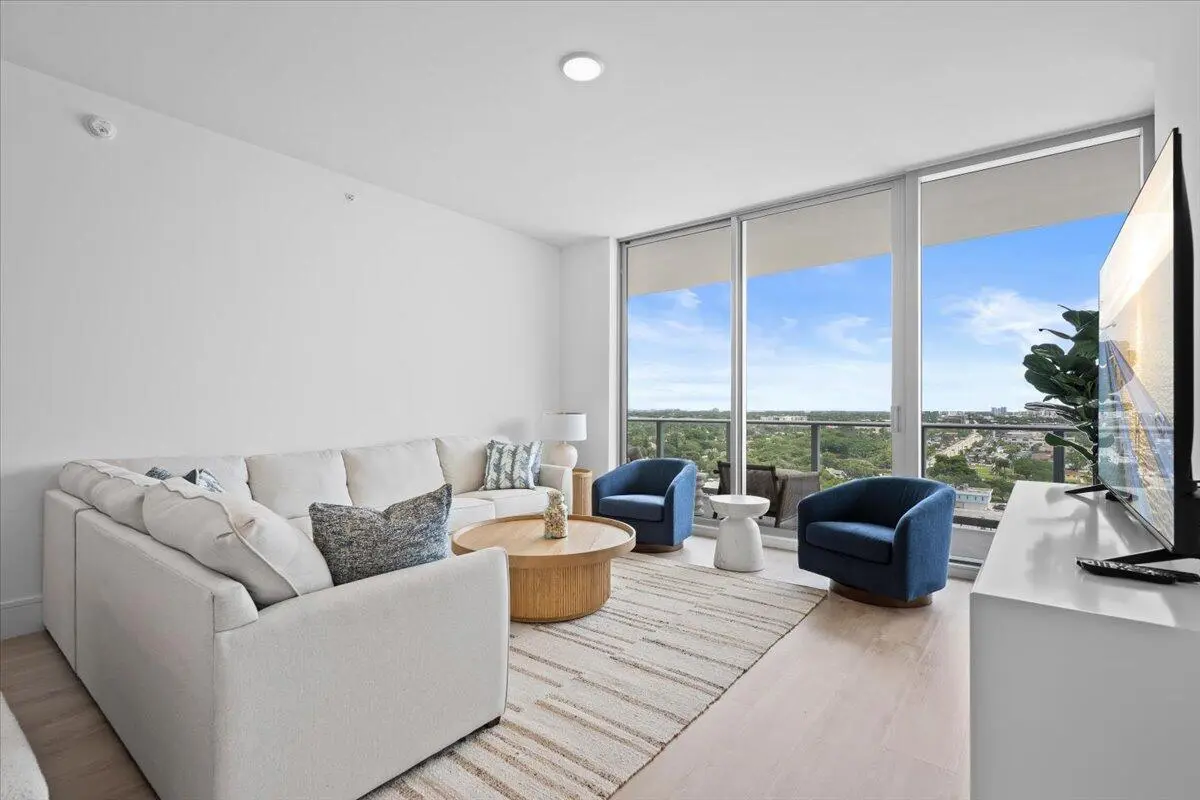 15-LUX_6740.jpg1 at 220 Lake Shore Drive 1513, Lake Park