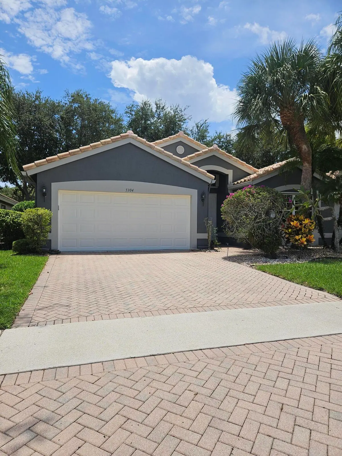 Cascade Lakes at 5304 Wycombe Avenue, Boynton Beach