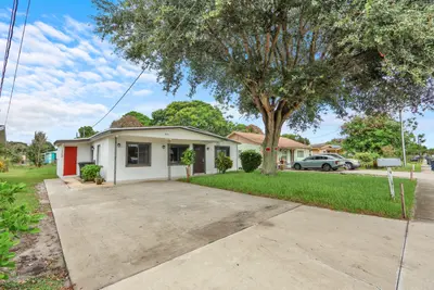 2008 Avenue, Fort Pierce – Single Family Residence for rent
