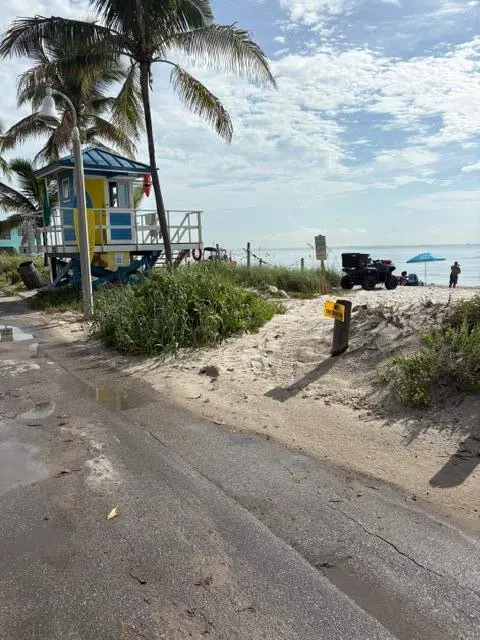 IMG_1178 at 5785 N SURF Road, Hollywood