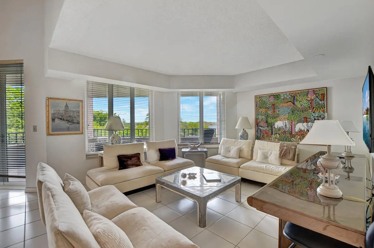Living at 100 SE 5th Avenue 504, Boca Raton