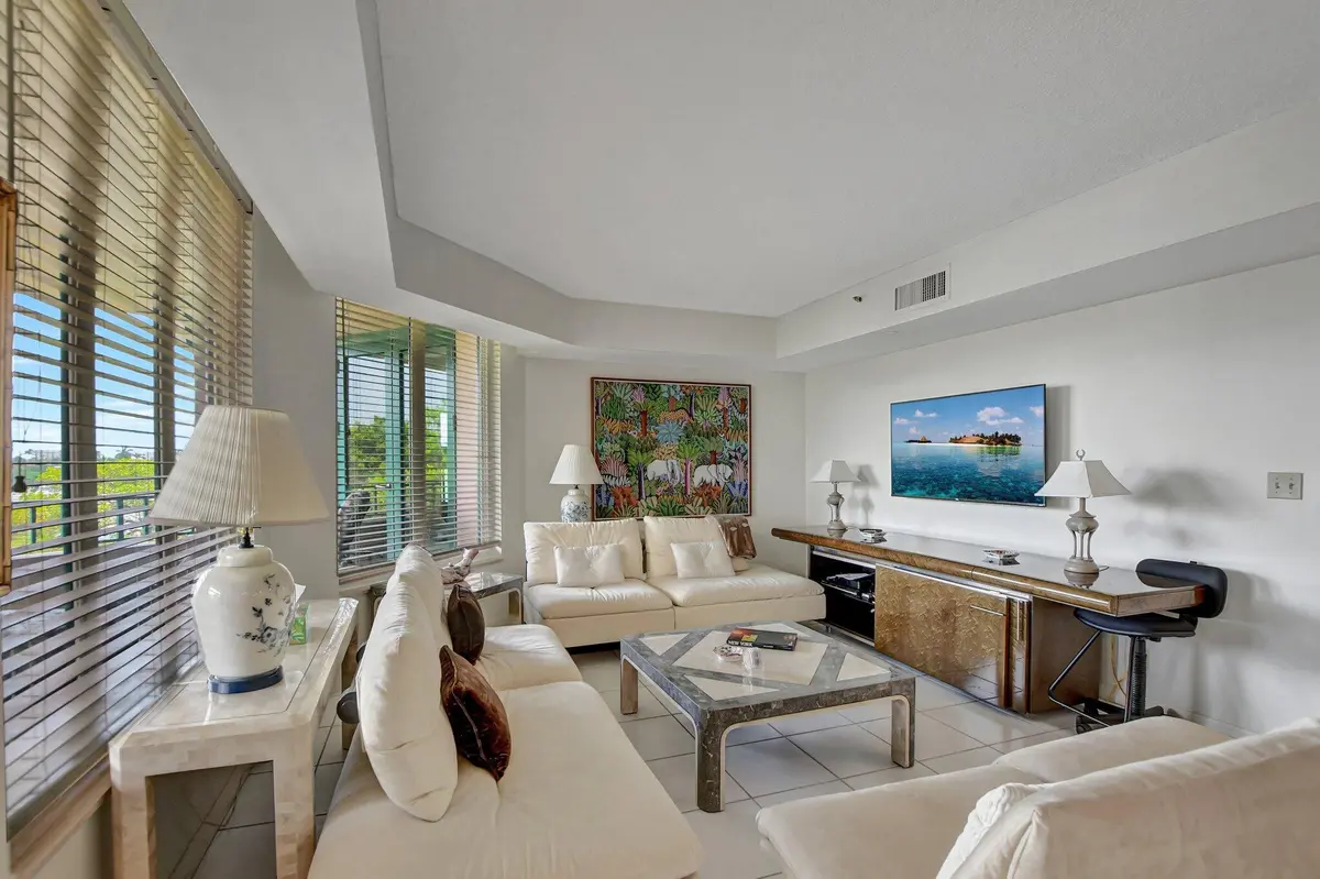 Living at 100 SE 5th Avenue 504, Boca Raton