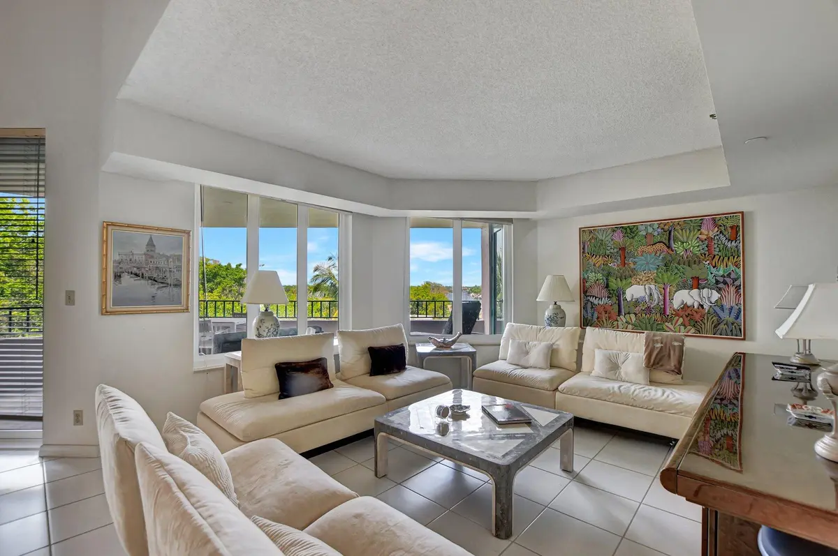 Living at 100 SE 5th Avenue 504, Boca Raton