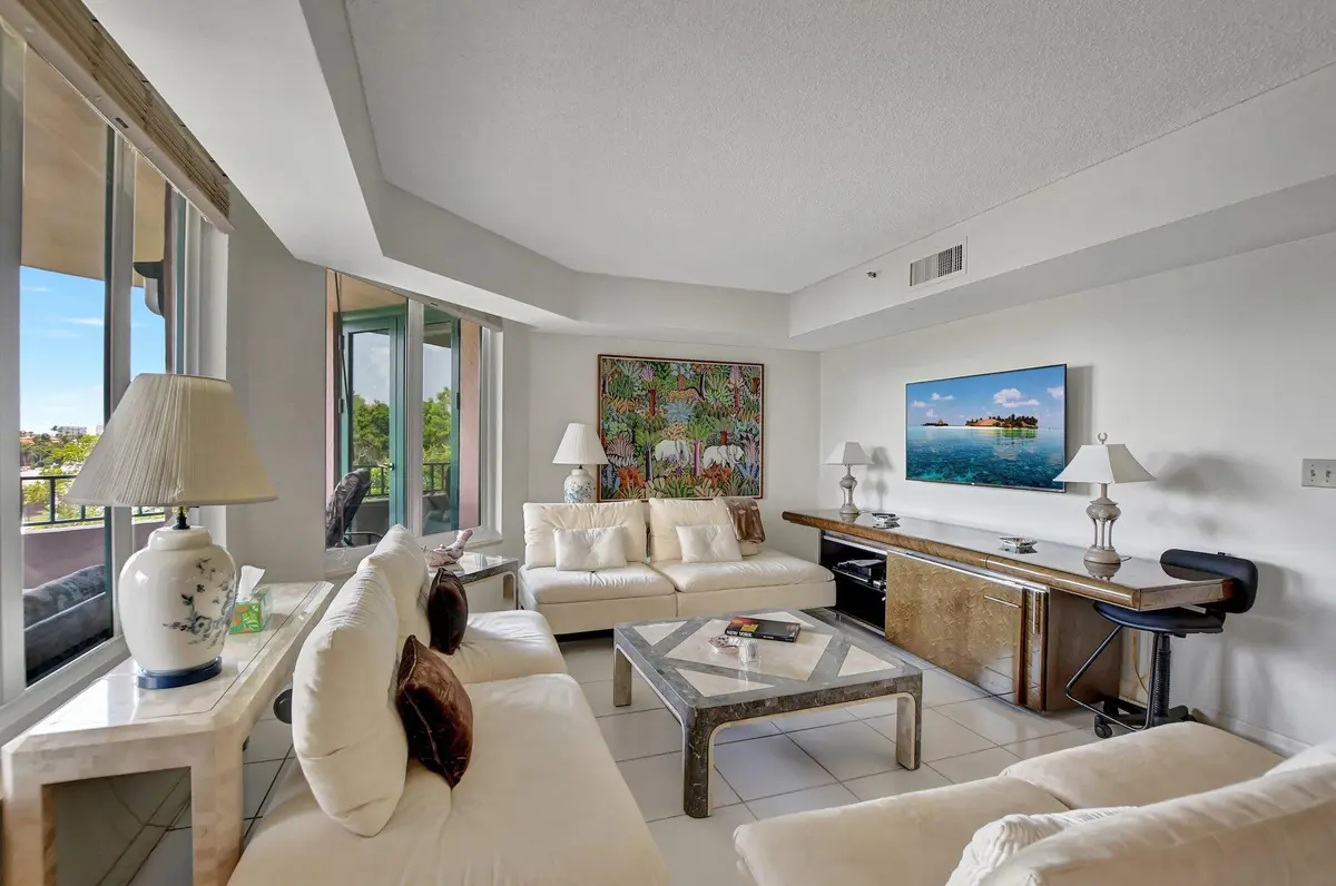 Living at 100 SE 5th Avenue 504, Boca Raton