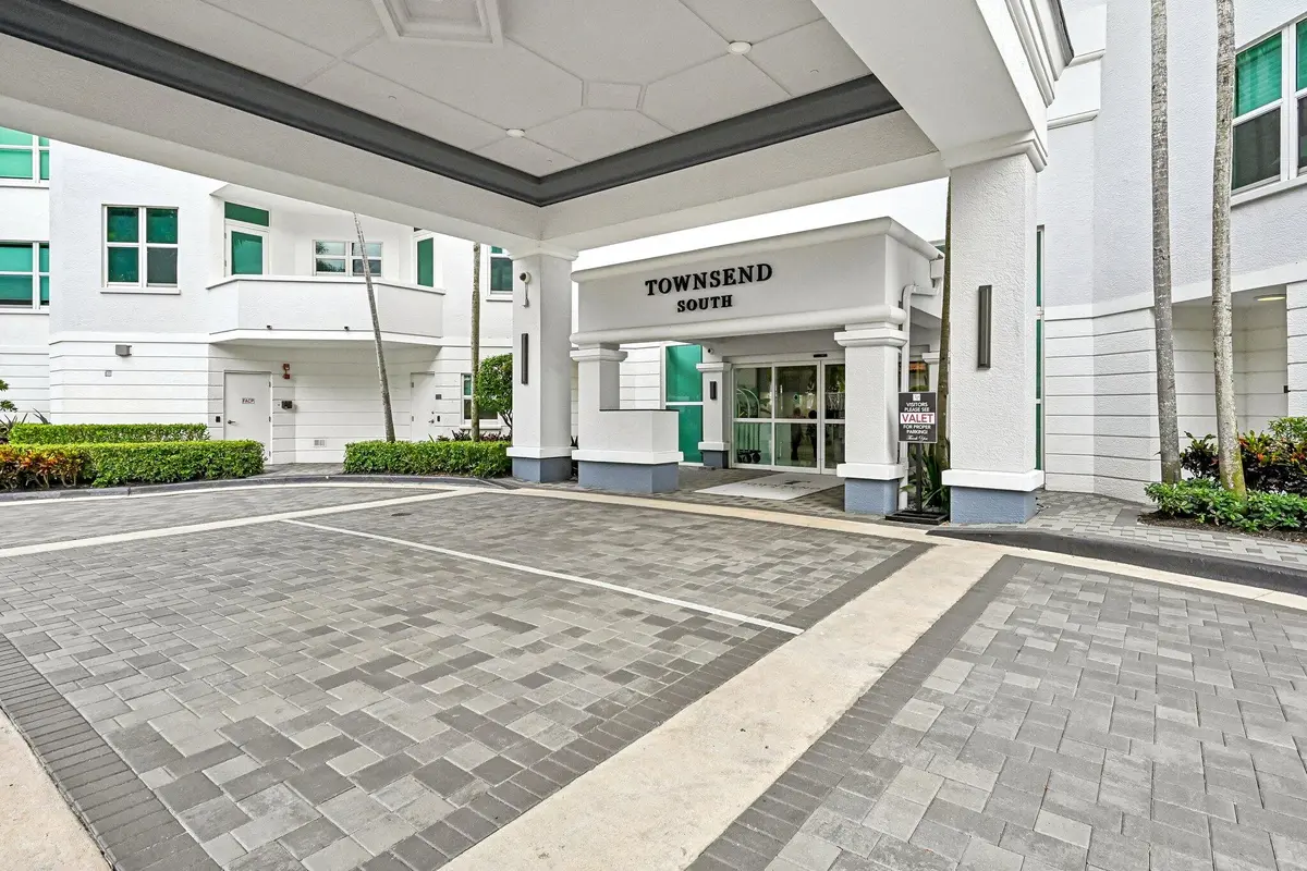 3-web-or-mls-SE Mizner Blvd b206-S3107-0 at 550 SE Mizner Boulevard B206, Boca Raton