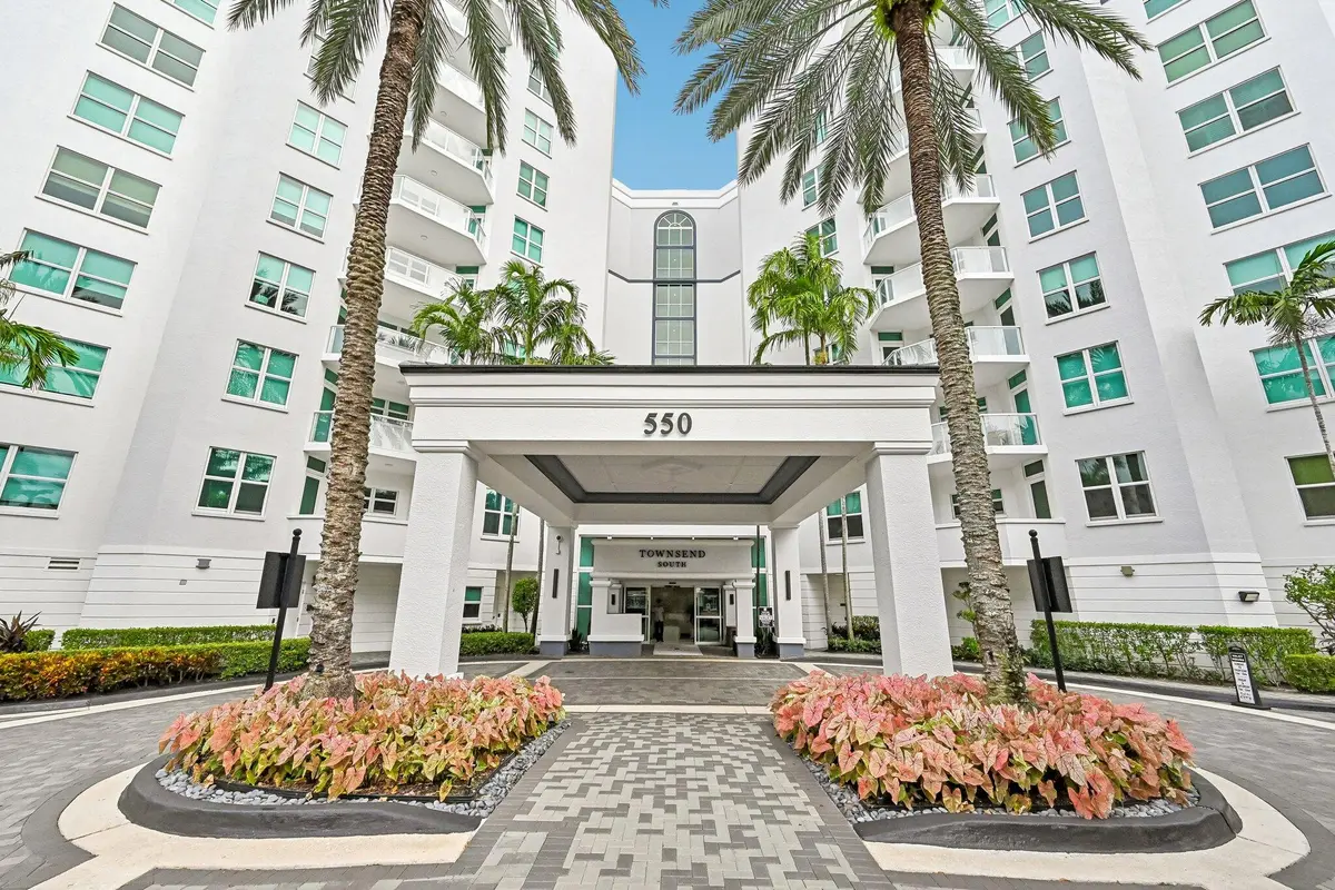 4-web-or-mls-SE Mizner Blvd b206-S3107-0 at 550 SE Mizner Boulevard B206, Boca Raton