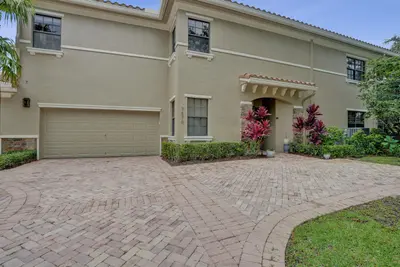 7570 Old Thyme Court 9C, Parkland – sold