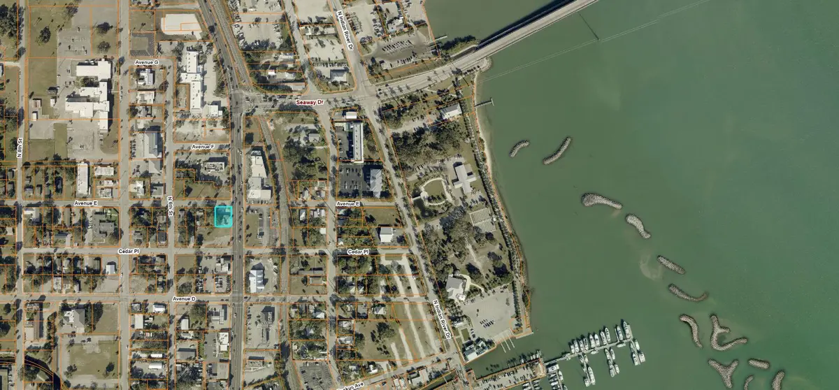 525 2 at 525 N US Hwy 1, Fort Pierce