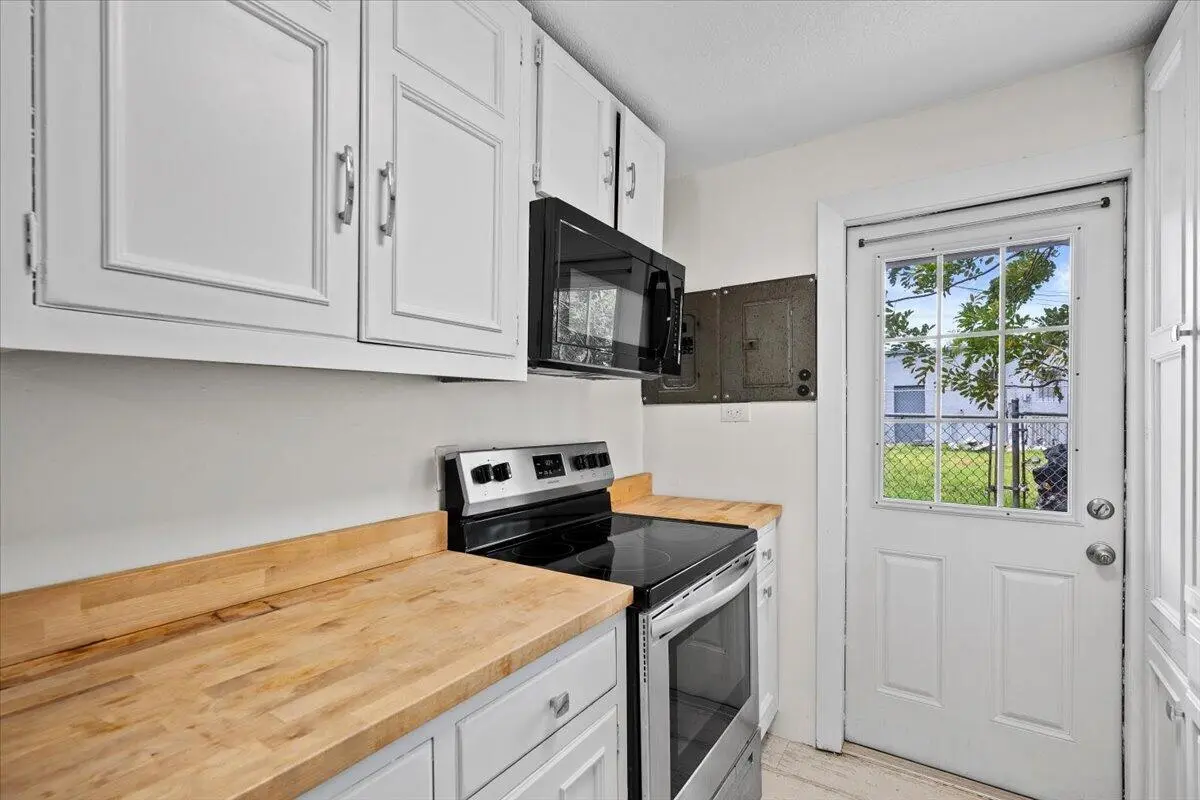 08-LUX_3391 at 1226 Easter Avenue, Fort Pierce