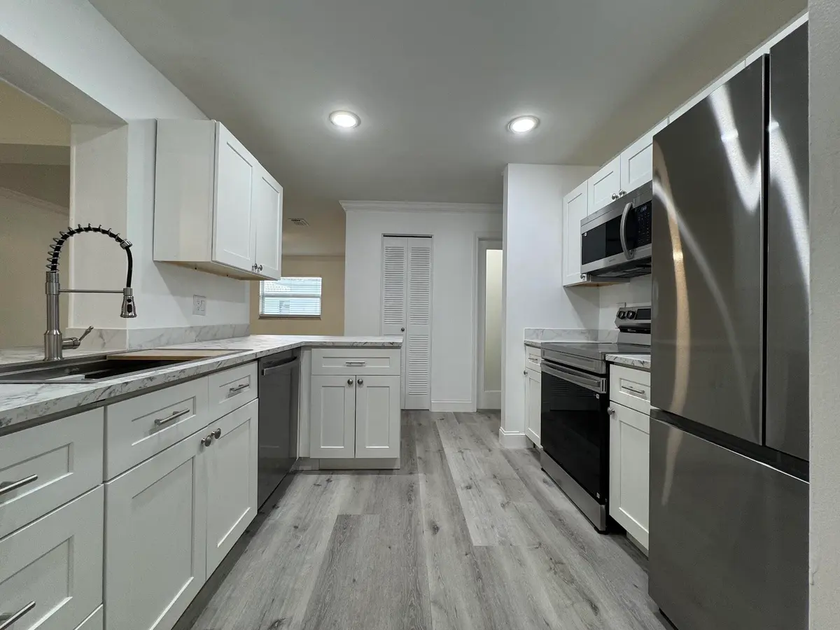 Kitchen at 1331 W Campanelli Drive, Plantation