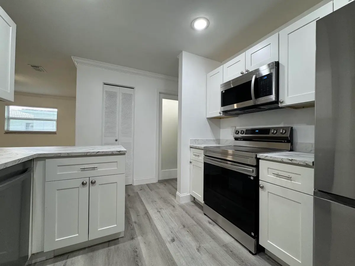 Kitchen at 1331 W Campanelli Drive, Plantation