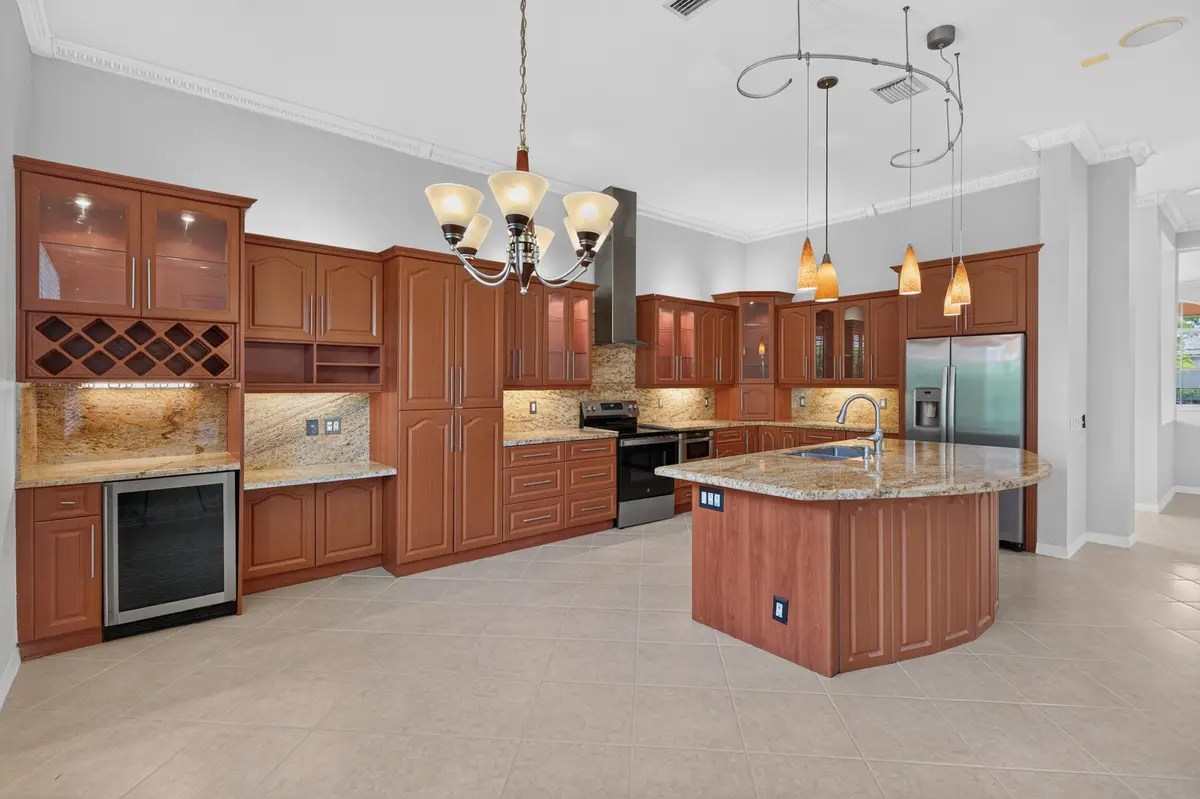 1169-37 at 1169 Peregrine Way, Weston