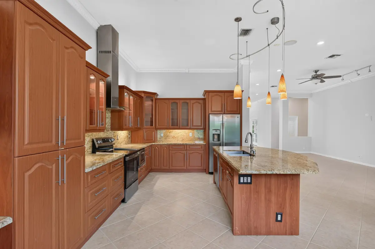 1169-39 at 1169 Peregrine Way, Weston