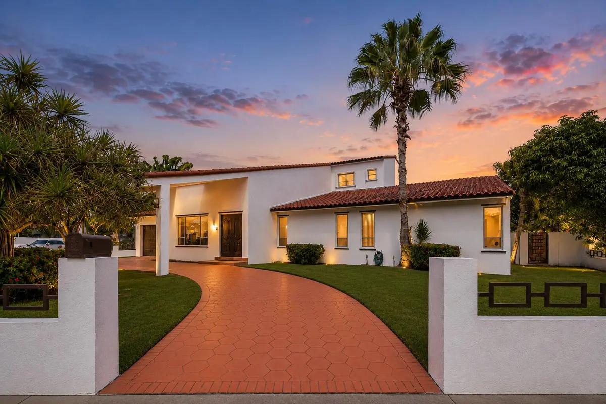 Driveway Entry at 1110 SW 97TH Avenue, Miami