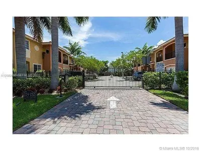 238 SE 2ND Avenue, Hallandale Beach – Townhouse for rent
