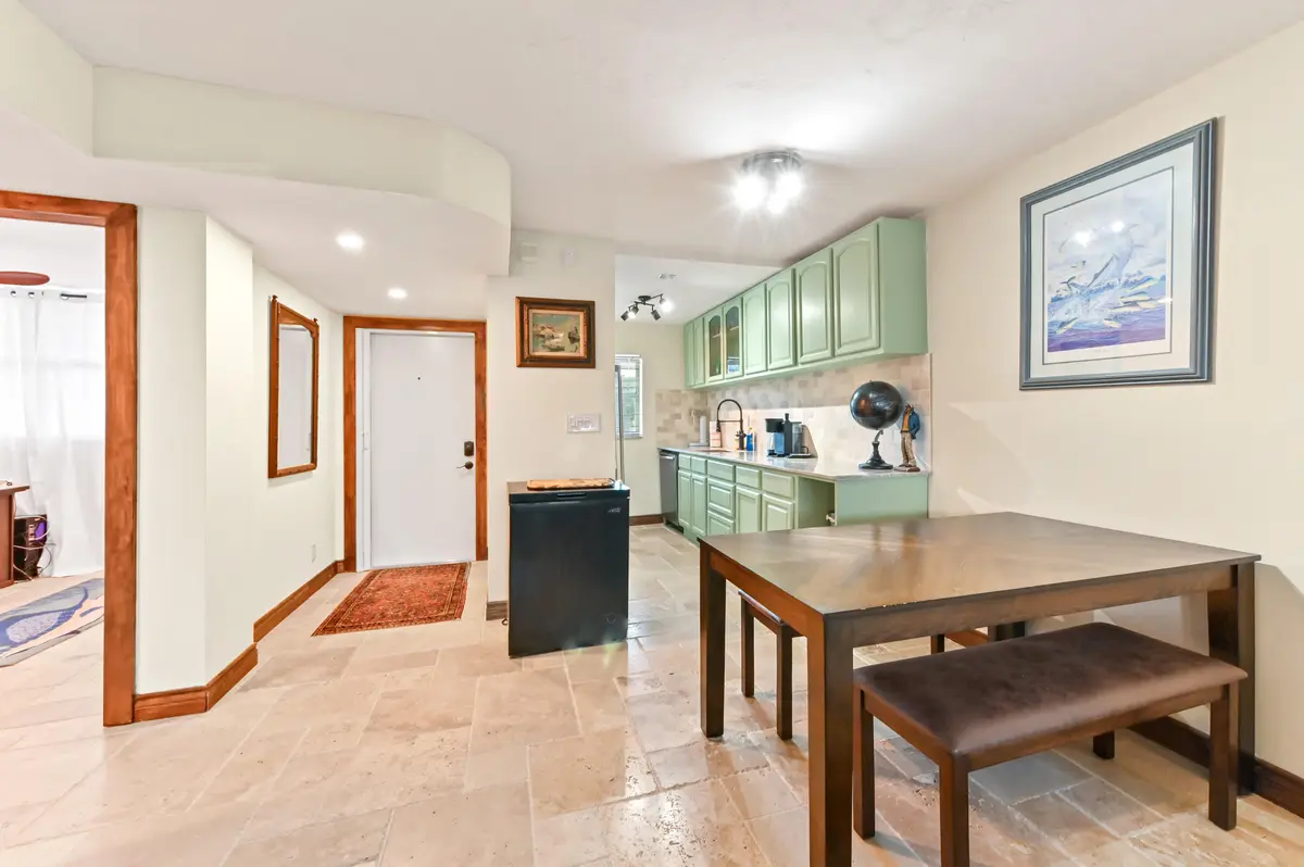 05 dining area 03 at 689 NE 6th Court 2090, Boynton Beach