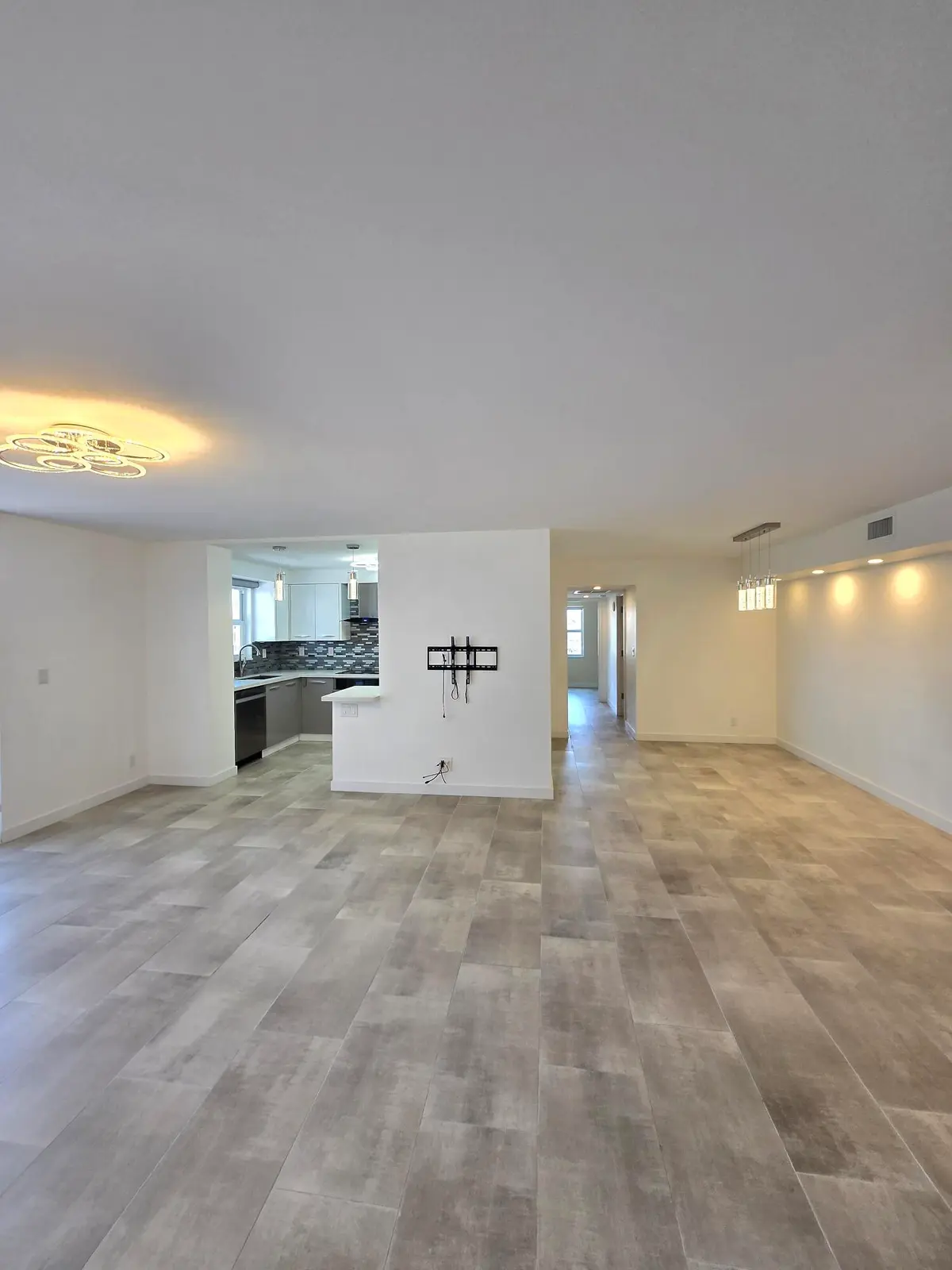 137 GOLDEN ISLES Drive 414, Hallandale Beach, FL – photo 7