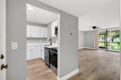 5340 Las Verdes Cr Las Verdes Circle 109, Delray Beach – sold