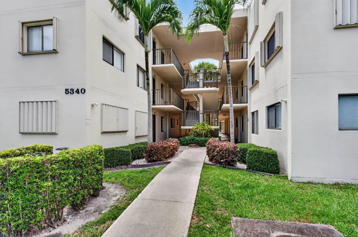 5-web-or-mls-DSC_6997 at 5340 Las Verdes Cr Las Verdes Circle 109, Delray Beach