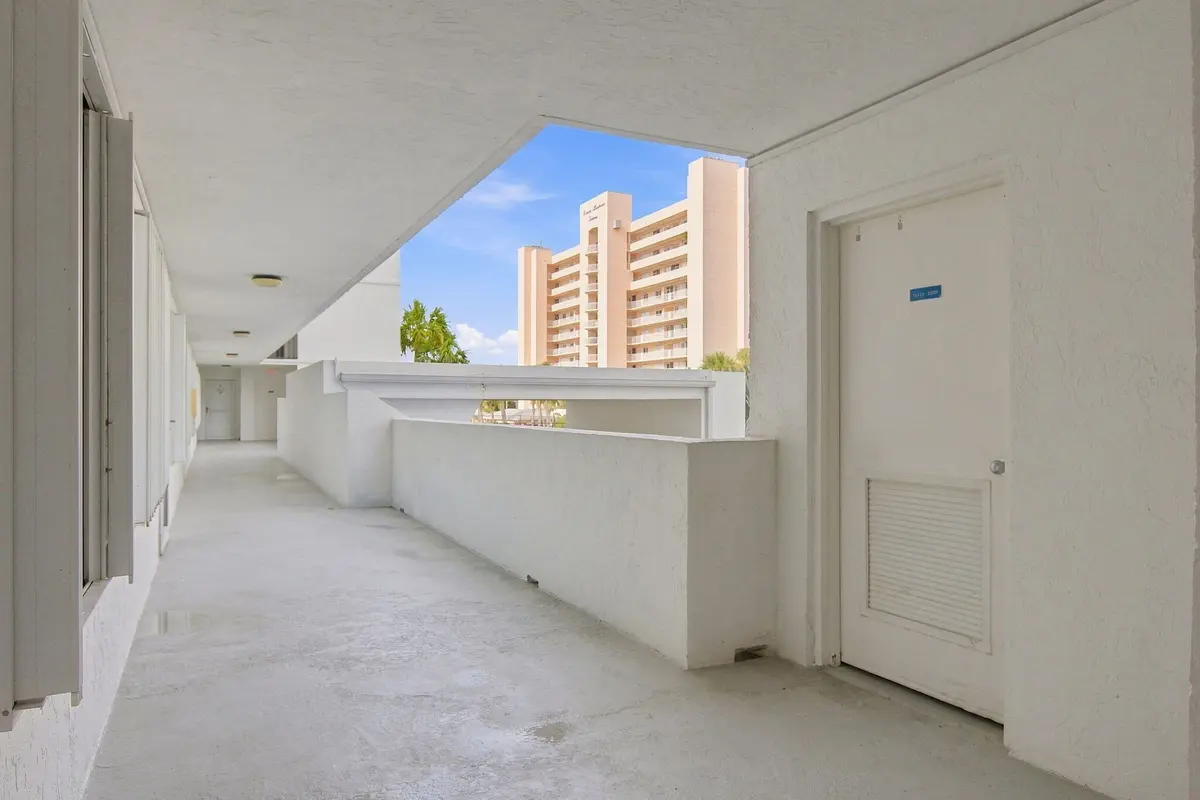 5-web-or-mls-V7A_8588-topaz at 5163 N Hwy A1A 216, Fort Pierce