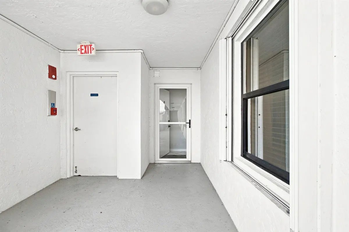 6-web-or-mls-V7A_8583-topaz at 5163 N Hwy A1A 216, Fort Pierce