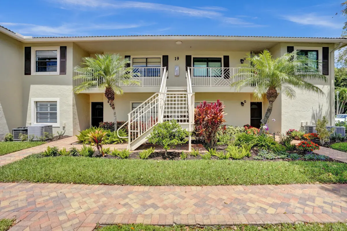 Front Exterior at 19 STRATFORD Drive Unit F, Boynton Beach