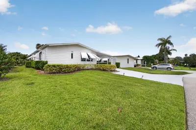 7640 SE SHENANDOAH, Hobe Sound – Manufactured Home for rent